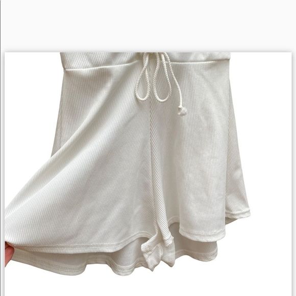 Pretty little thing White Puff Sleeve Loose Fit Romper NWT size 0 - Picture 4 of 11